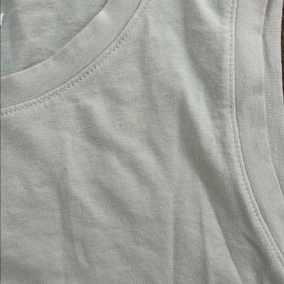 Old Navy Cream Tank Top - Picture 4 of 4